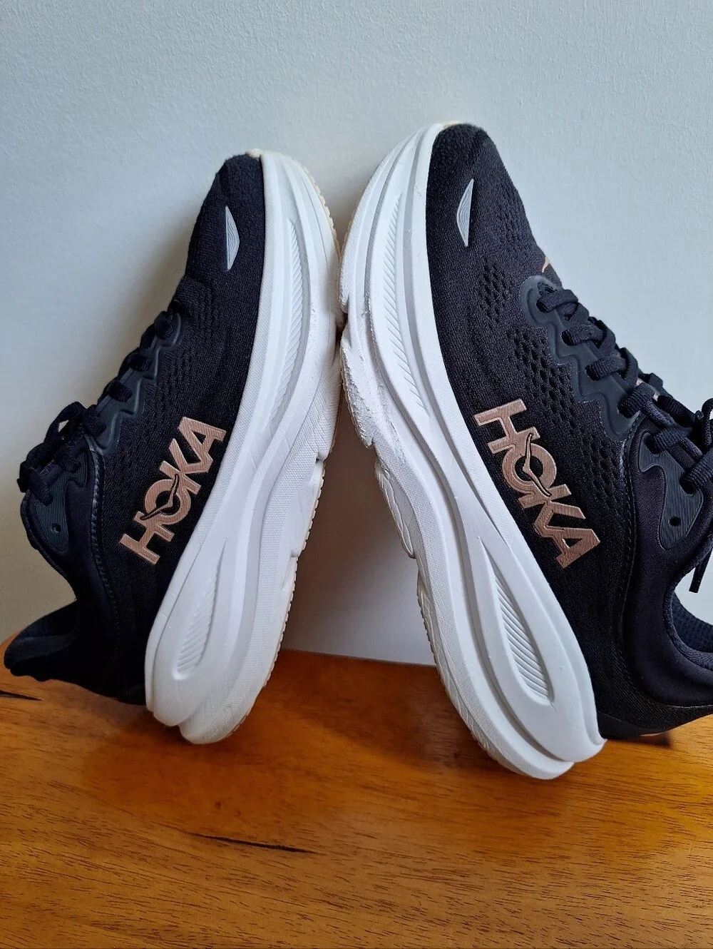 Hoka  Bondi 9 Women's  Black/Rose Size  9B